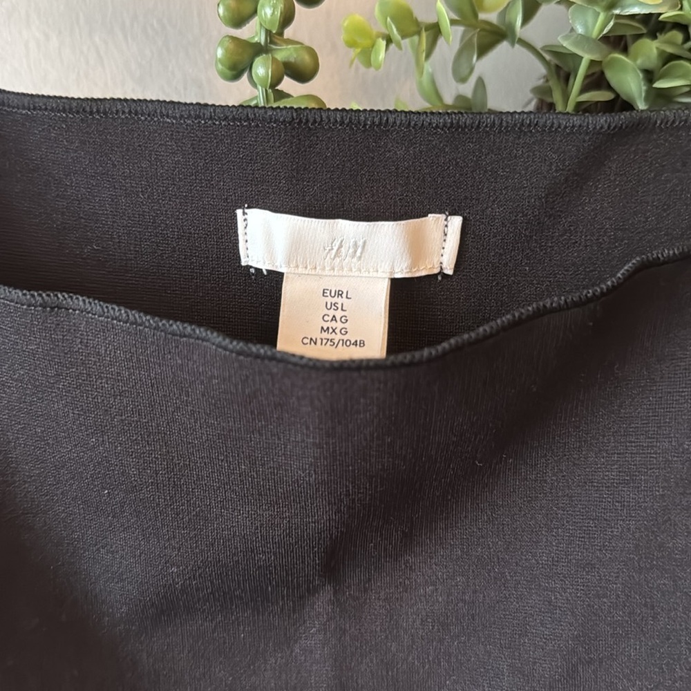 H&M Fitted Crop Top - Picture 2 of 4